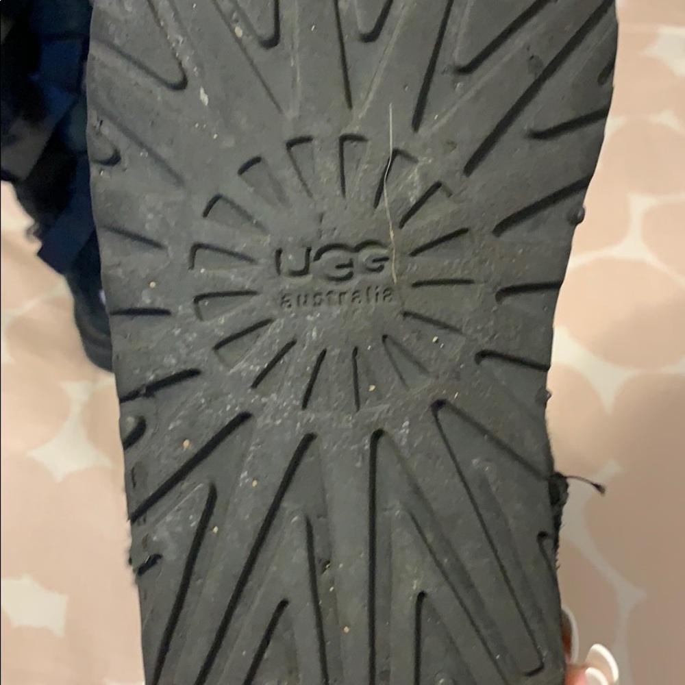 UGGS - Picture 3 of 3
